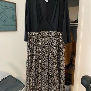 PARAGON Black and Gold Long Sleeve Dress